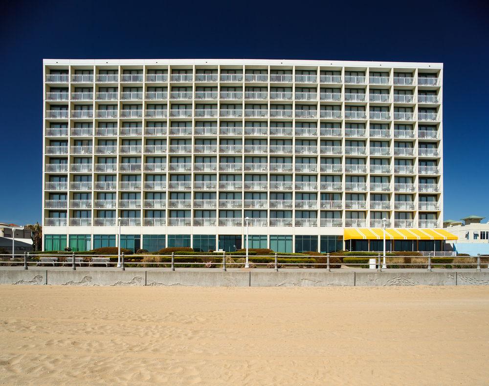 Holiday Inn Express & Suites Va Beach Oceanfront By Ihg 3*