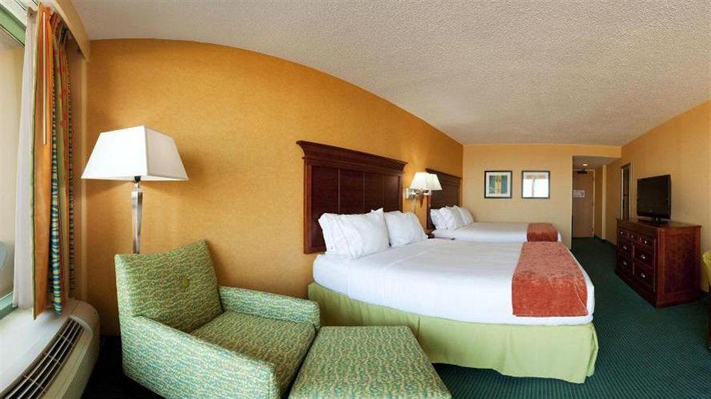 Holiday Inn Express & Suites Va Beach Oceanfront By Ihg