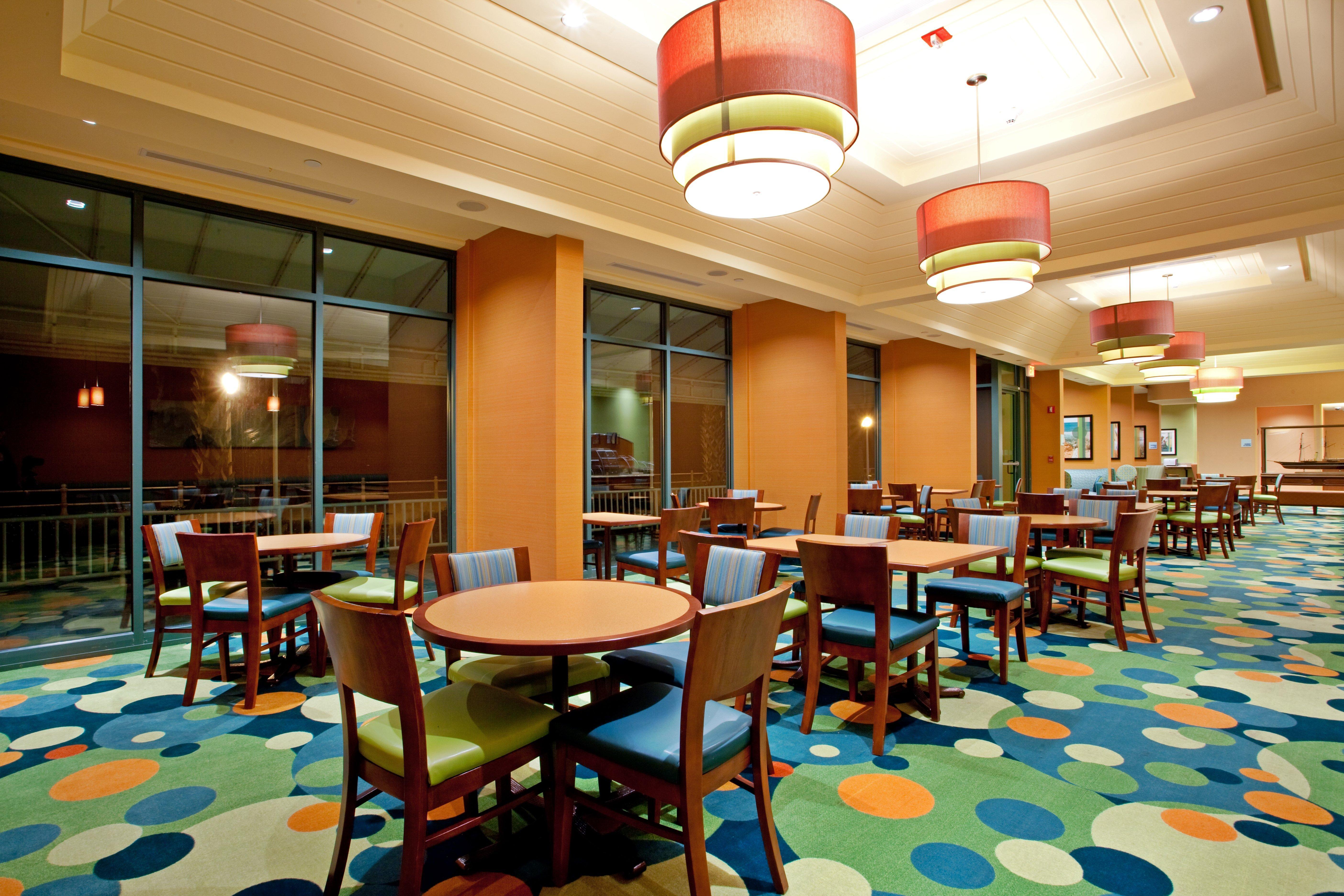 Resort Holiday Inn Express & Suites Va Beach Oceanfront By Ihg 3*