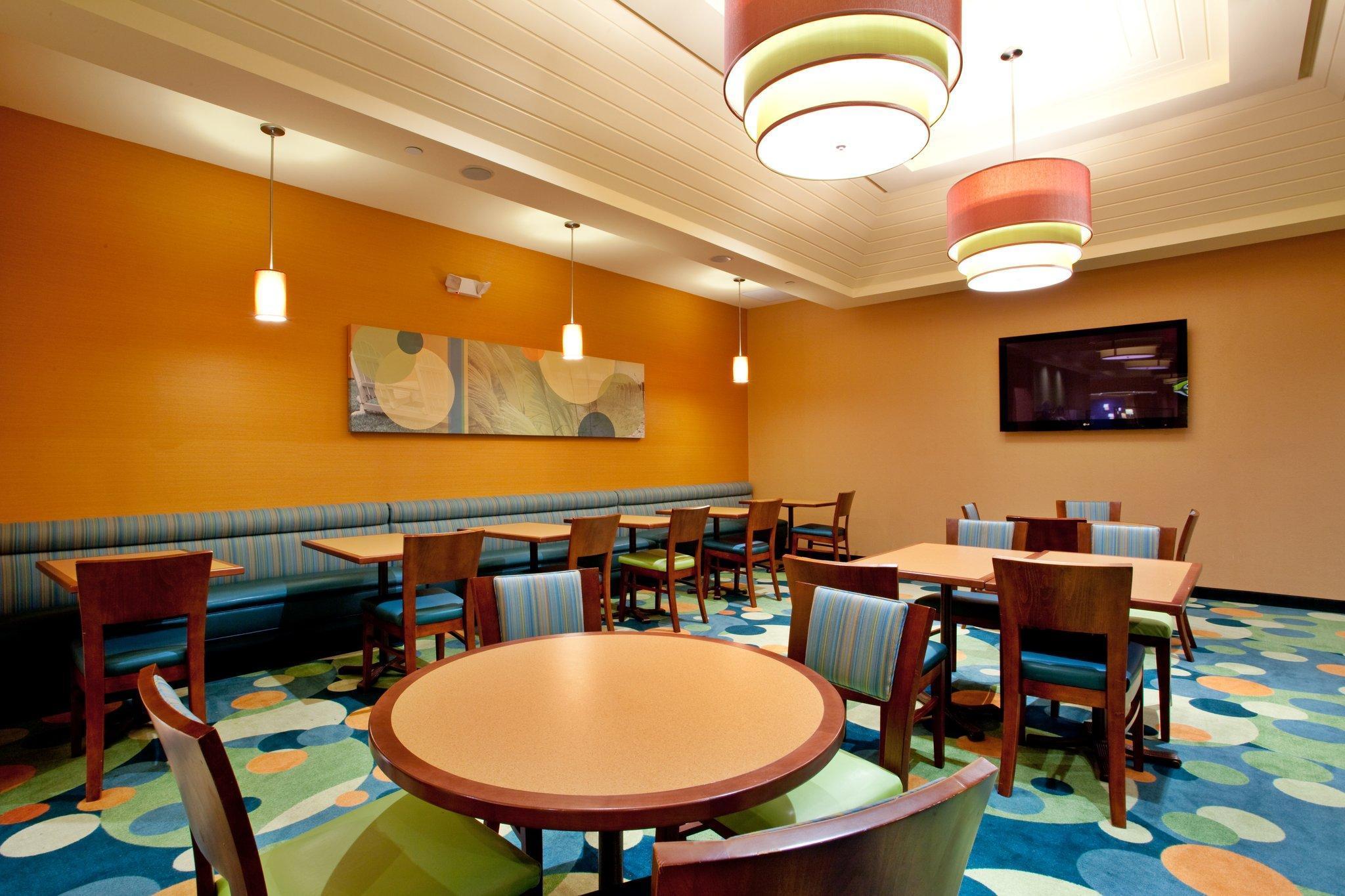 Holiday Inn Express & Suites Va Beach Oceanfront By Ihg Resort