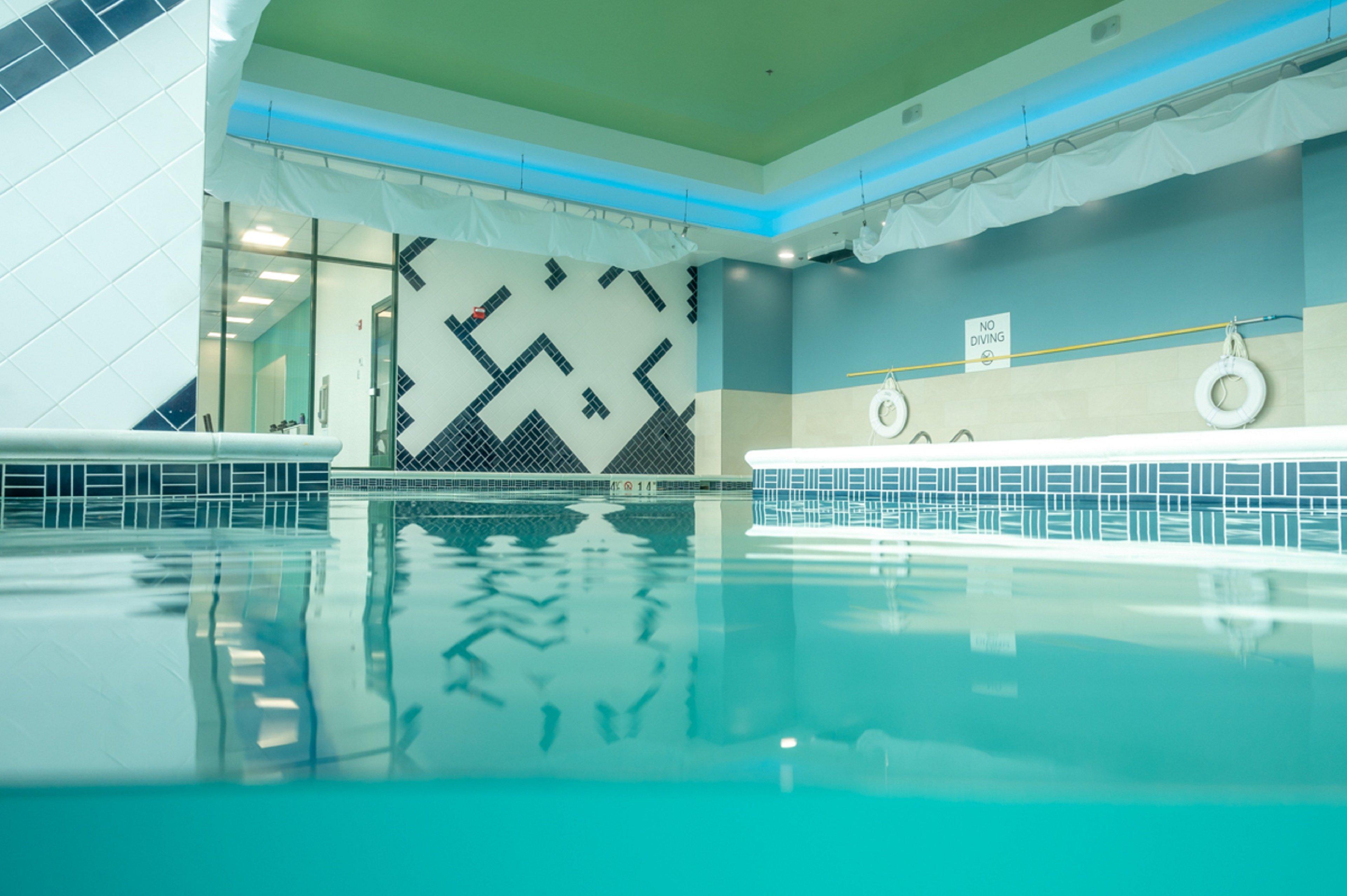 Holiday Inn Express & Suites Va Beach Oceanfront By Ihg 3*