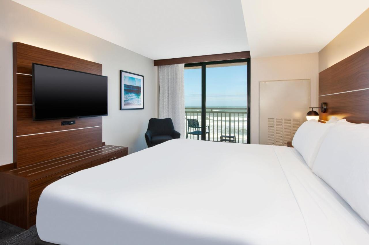 Holiday Inn Express & Suites Va Beach Oceanfront By Ihg 3*