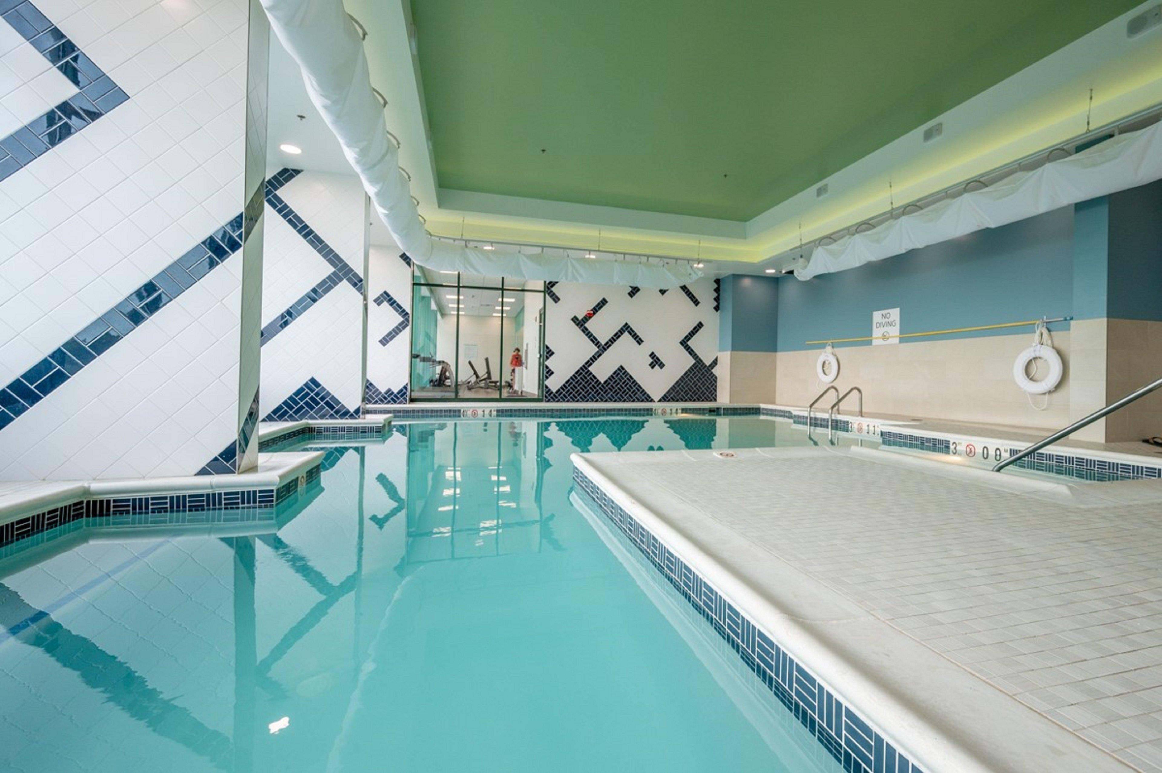 Holiday Inn Express & Suites Va Beach Oceanfront By Ihg 3*