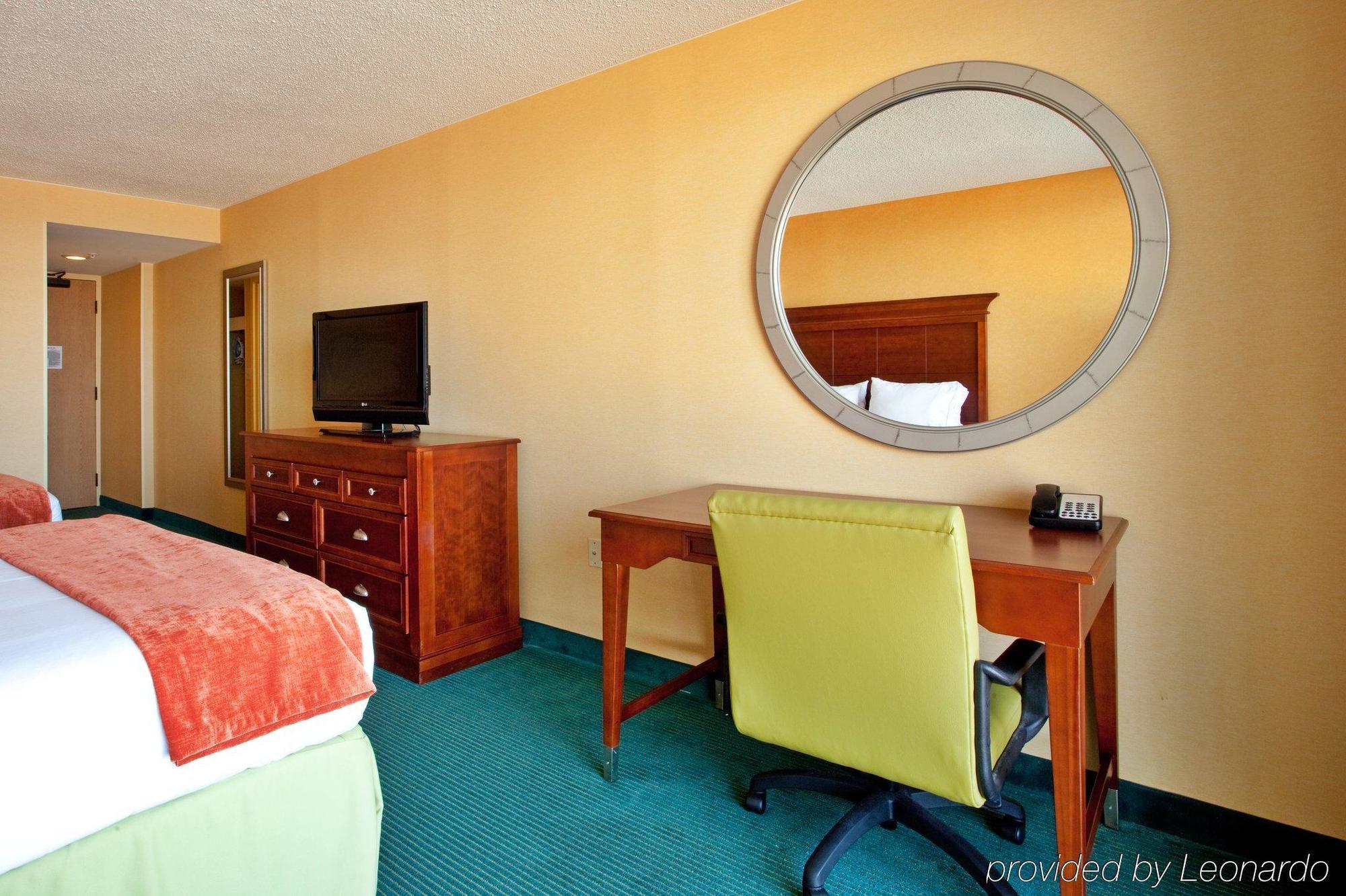 Resort Holiday Inn Express & Suites Va Beach Oceanfront By Ihg